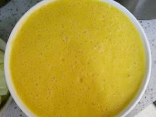 芒果椰奶西米露,把芒果加椰奶打成芒果桨