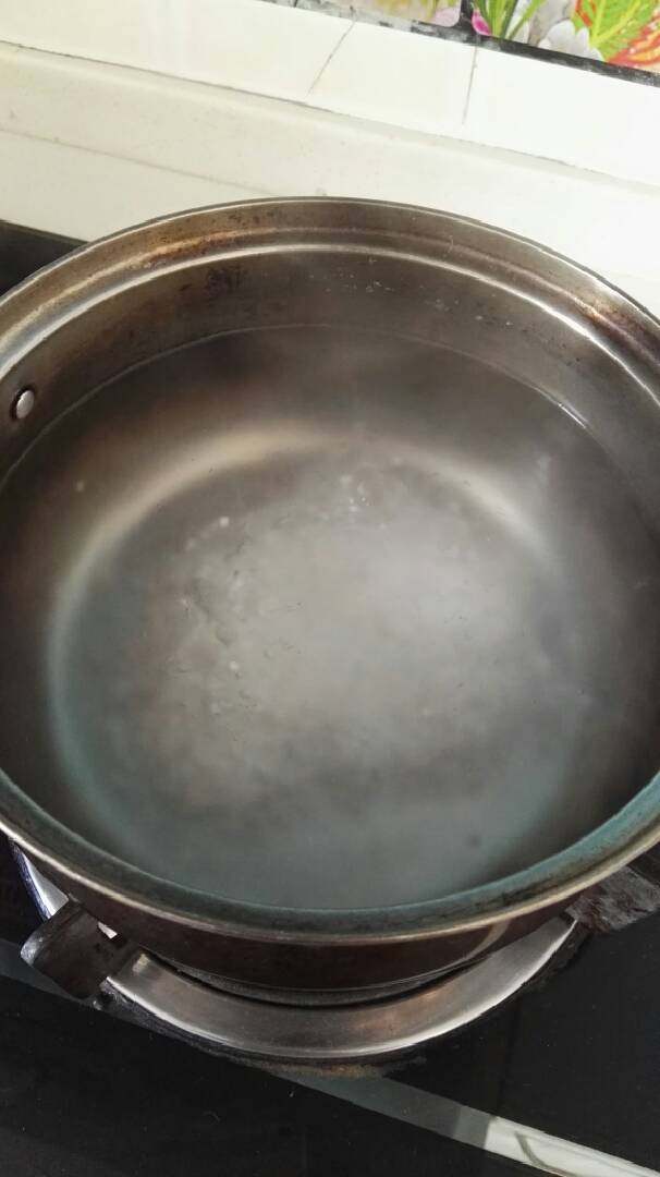 杨枝甘露,然后重复第一步，再次将西米露倒入沸水中，直至煮透没有白点