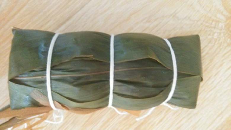 #端午节#粽情绽放,同样的方法把粽子绑好。