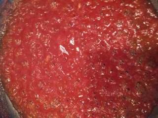 番茄酱（自制）,直到番茄汤汁慢慢溶缩，变成稠稠的可以关火。