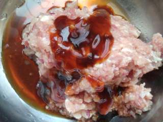#香菇猪肉馅🐷饺子#,猪肉🐷剁碎，放所有的材料