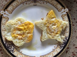 自制三明治,形状煎蛋看起来是不是很有食欲