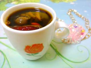 补气养血之红枣姜茶,下雨天在家好好享受吧。