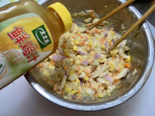 鲜虾蔬菜饼➕鲜虾洋葱胡萝卜玉米小饼,调味：一茶匙太太乐鸡汁