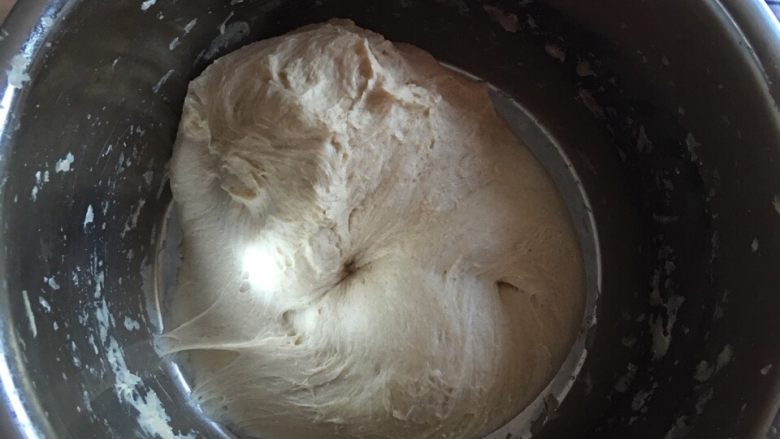 蔓越梅全麦面包,揉一个半小时，揉出手套膜，可以揉一会休息一会，但是不要让面变干