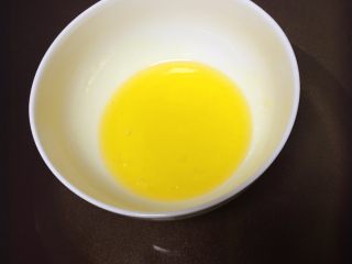 奥利奥重芝士蛋糕,黄油隔水加热全部化成液态。