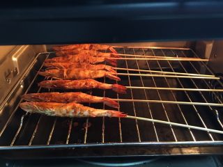 黑胡椒烤虾,200度中层25分钟左右