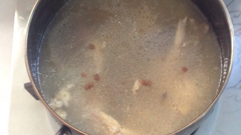 苦藠鸭掌乌冬面（原汤）,先煮汤，把汤煮到油化开。