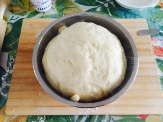 肉松麻花面包,二次发酵后，面团会是原来的两倍大