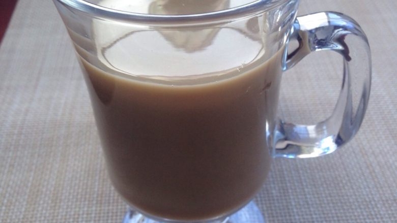 简易冰咖啡,不要太满预留奶油位置。