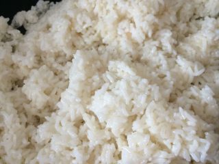 杂蔬炒饭,把大米饭打散