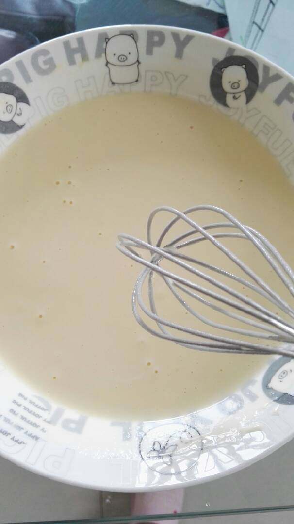 芒果糯米糍,搅糊后隔水蒸半小时，然后用筷子或汤勺插入糯米内查看是否蒸熟了