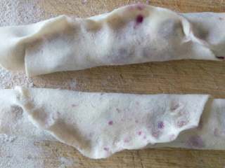 微波炉美食之紫薯卷卷,卷起，捏花边