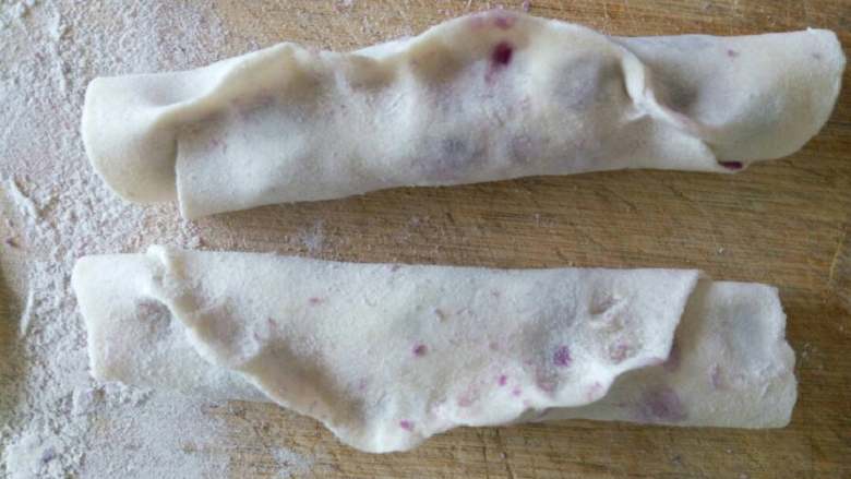 微波炉美食之紫薯卷卷,卷起，捏花边