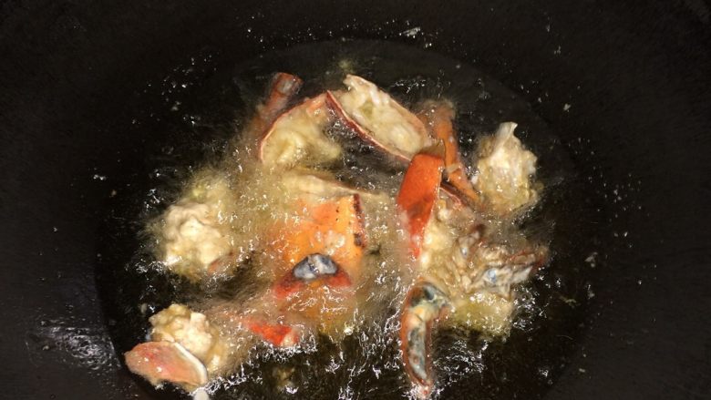 香菇油焖波士顿龙虾,然后下去油炸一下