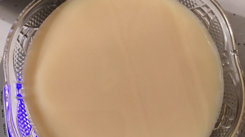 奥利奥冰淇淋（简易版）,奶油打发至8成加入炼奶