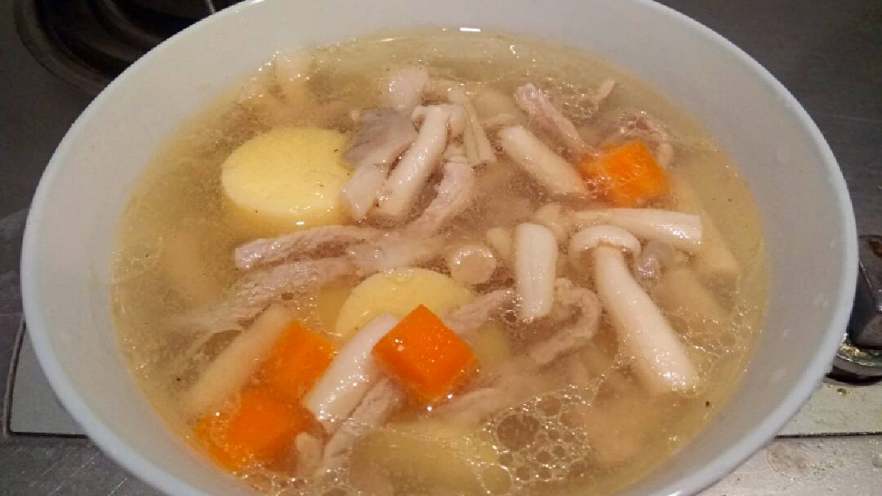 菌菇肉丝豆腐汤