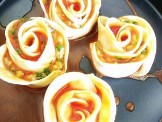 玫瑰花饺子,放西红柿🍅酱,做色
