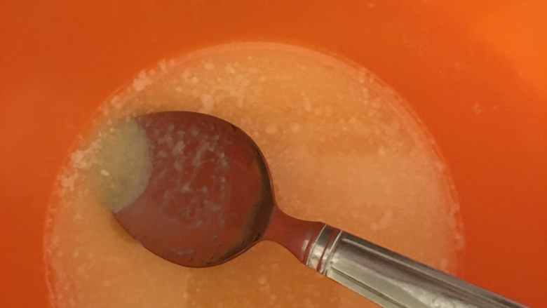 咖啡慕斯冻饼,黄油隔热水融化