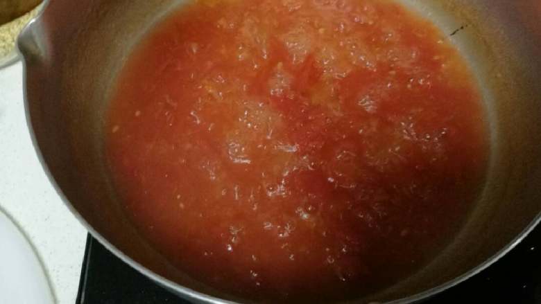 荞凉粉,烧好的番茄水如图