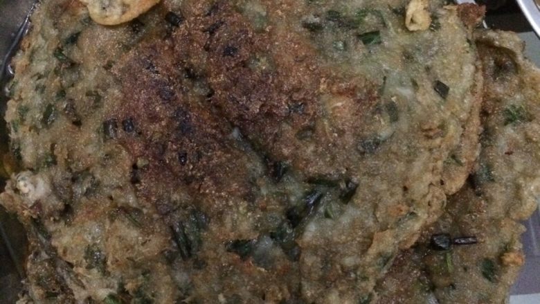 闽南特色小吃…海蛎煎,最后成品就是成了味道不错…！