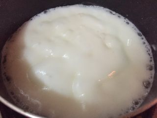 奶香白凉粉,煮沸即可，边煮边搅拌
