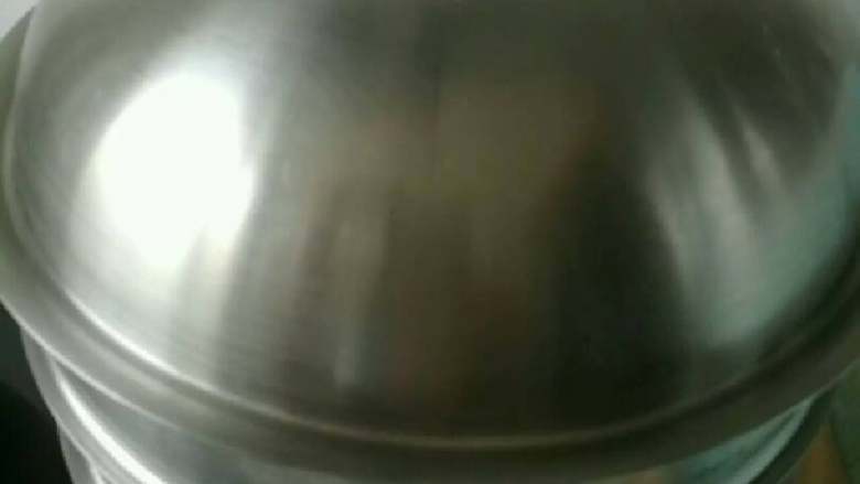 呆萌小南瓜,冷水下锅，锅开后10分钟就可以揭锅了。