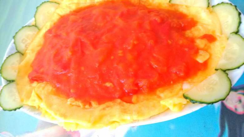 番茄酱鸡蛋,装饰一下，可以把鸡蛋沾上番茄酱吃哦，不错哦，味道杠杠的！
