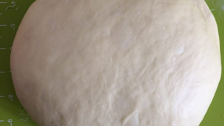 超软的小面包,取出盖上保鲜膜，直到面团发酵到原来的2.5倍大小