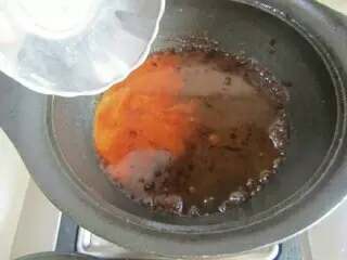 四喜丸子,大火收汁后将丸子捞出，剩余的汤汁加入适量的水淀粉勾芡