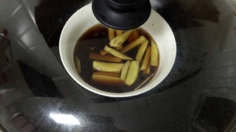 红糖姜茶,加入老姜红糖，上锅蒸5分钟，倒出糖水就可以了