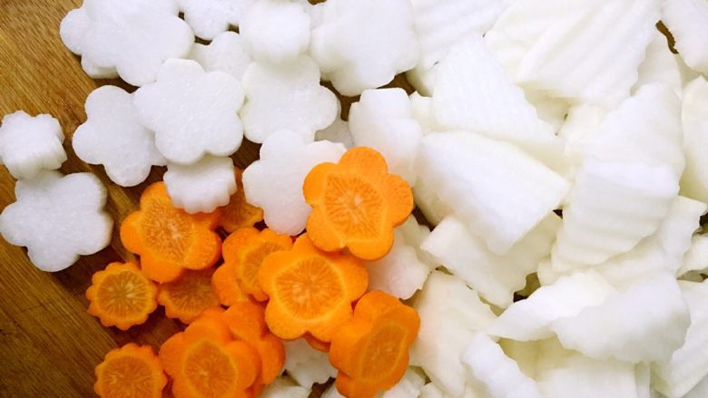 开胃糖醋萝卜#夏天的味道#,切好的萝卜来个大集合，其实花样随意发挥，只要自己喜欢就好。