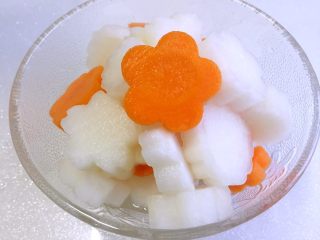 开胃糖醋萝卜#夏天的味道#,酸酸甜甜的开胃萝卜看着是不是很有食欲呢？