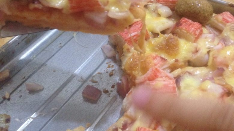 海鲜披萨,奶酪放的多就会拉丝的。