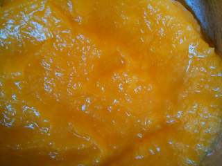 南瓜丸子#夏天的味道#,用料理机打成泥，没有料理机就用勺子也行，就是费劲一点，而且不够细。
