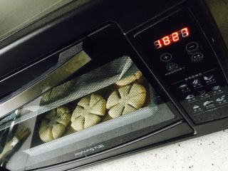 花朵面包,放入烤箱37度发酵20分钟