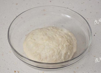 免揉面的肉松面包卷,将全部A料放入碗中和成面团。面团和的无需光滑，成团即可。