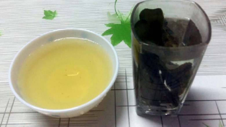 西瓜翠衣茶（一瓜多吃）+#夏天的味道#
,待纳凉倒出西瓜茶饮用。