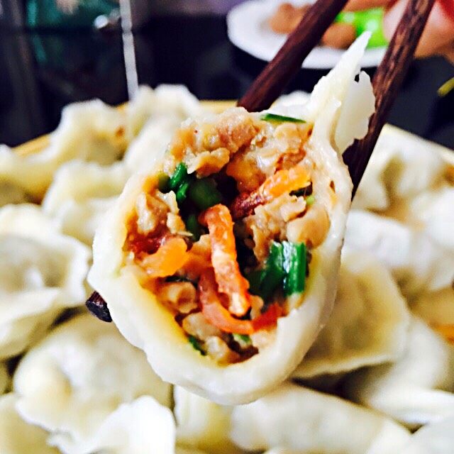 蘑菇🍄饺子#有个故事#,鲜美无比又营养的蘑菇🍄饺子开始吃喽……😍😍😍