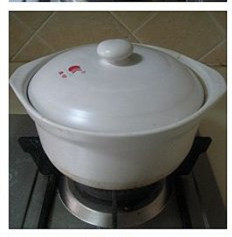 教你如何在家做一碗高颜值的［海鲜乌冬面］,水开后盖上盖子转小火煮2小时。