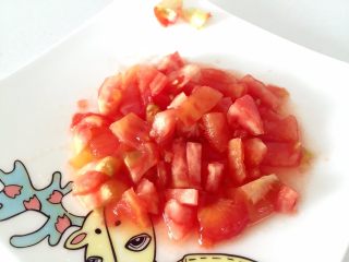 西红柿蘑菇疙瘩汤—酸甜开胃,把西红柿切块，不要切太大块，小块点等会较容易形成浓稠的西红柿汤底。
