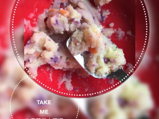 土豆泥+秋葵炒饭+小豆腐汤（儿童营养餐）,整个午餐就写一起吧！ 土豆蒸熟 和泥！紫薯蒸熟 和泥！胡萝卜一点要很碎哦！搅拌在一起！