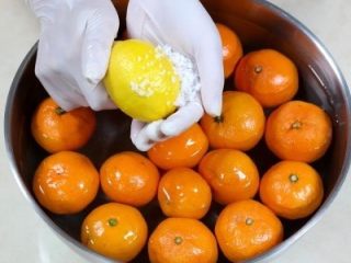 橘子柠檬🍋果酱,用食用盐搓洗橘子和柠檬