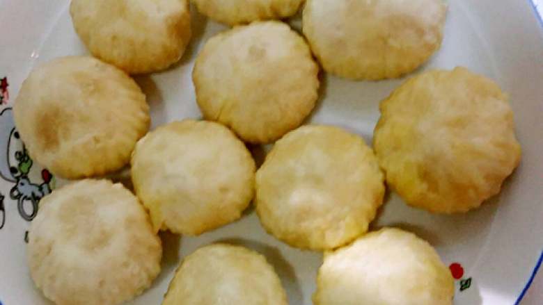 南瓜冰皮水果月饼+#中秋食饼记#,无花果去皮备用。