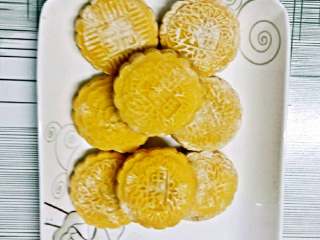 南瓜冰皮水果月饼+#中秋食饼记#,依次全部做完。
