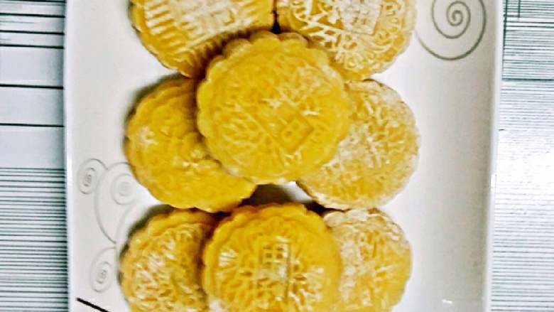 南瓜冰皮水果月饼+#中秋食饼记#,依次全部做完。