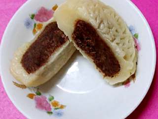 南瓜冰皮水果月饼+#中秋食饼记#,豆沙冰皮月饼。