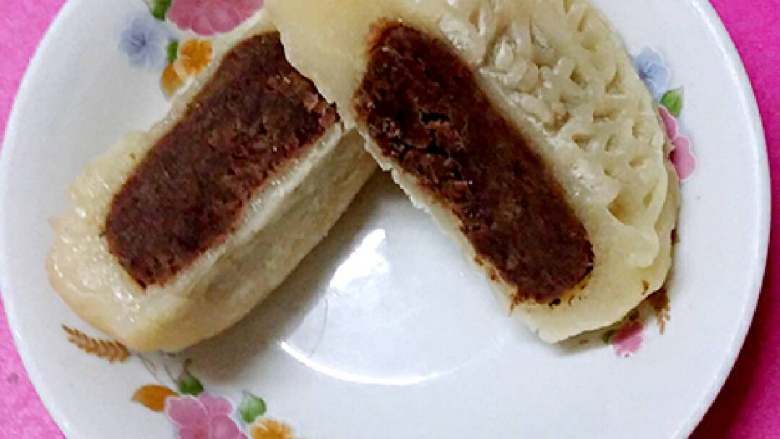 南瓜冰皮水果月饼+#中秋食饼记#,豆沙冰皮月饼。