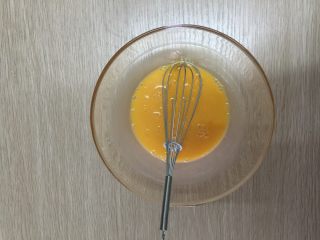 芒果班戟,鸡蛋打散