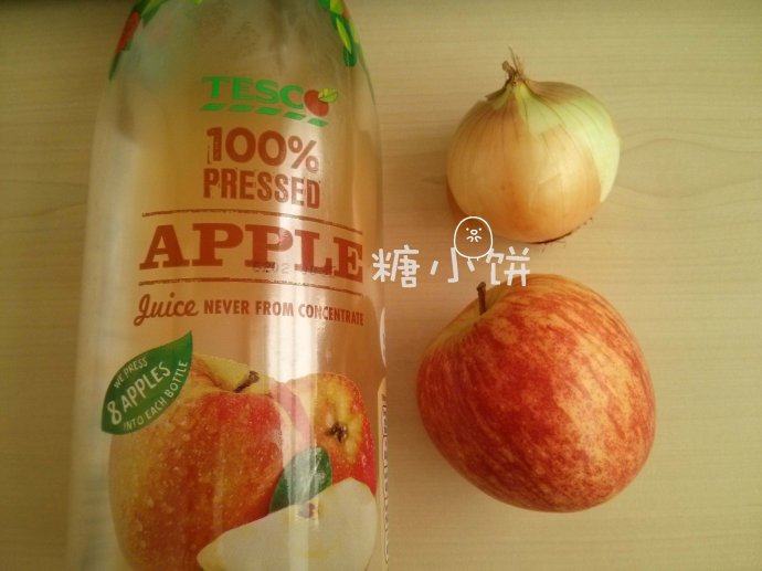 西式苹果炖饭,材料图一张，用的100%苹果汁，洋葱和苹果都比较小